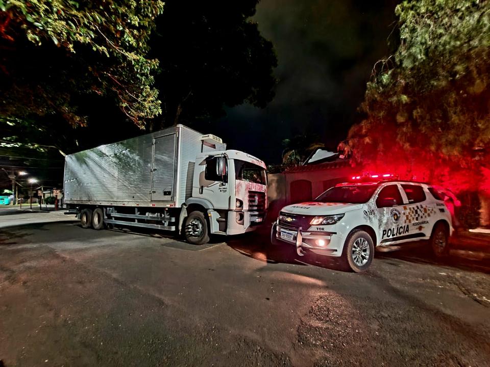 Foto 2 de 3 — TOR recupera caminhão furtado e prende quatro homens por receptação em Rincão